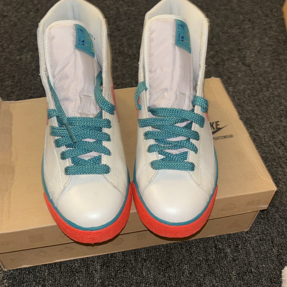 Women’s Nike Blazer Hight Top size 8 in great condition - Picture 2 of 6
